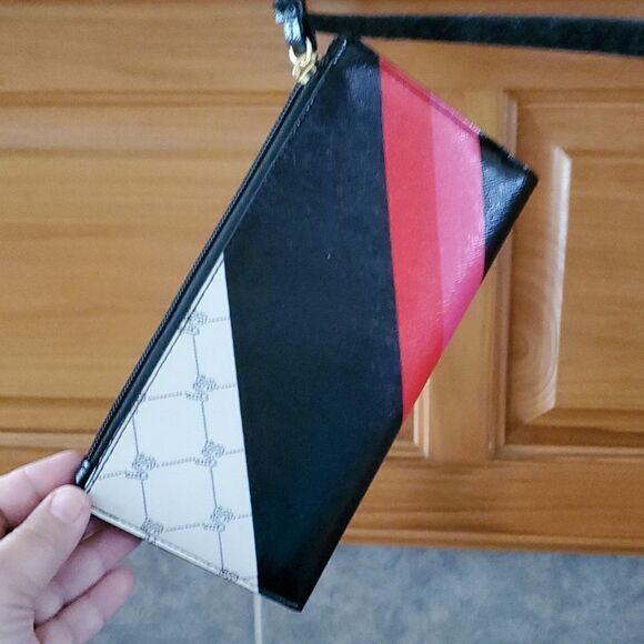 Victoria secret wristlet NWOT - Picture 3 of 4